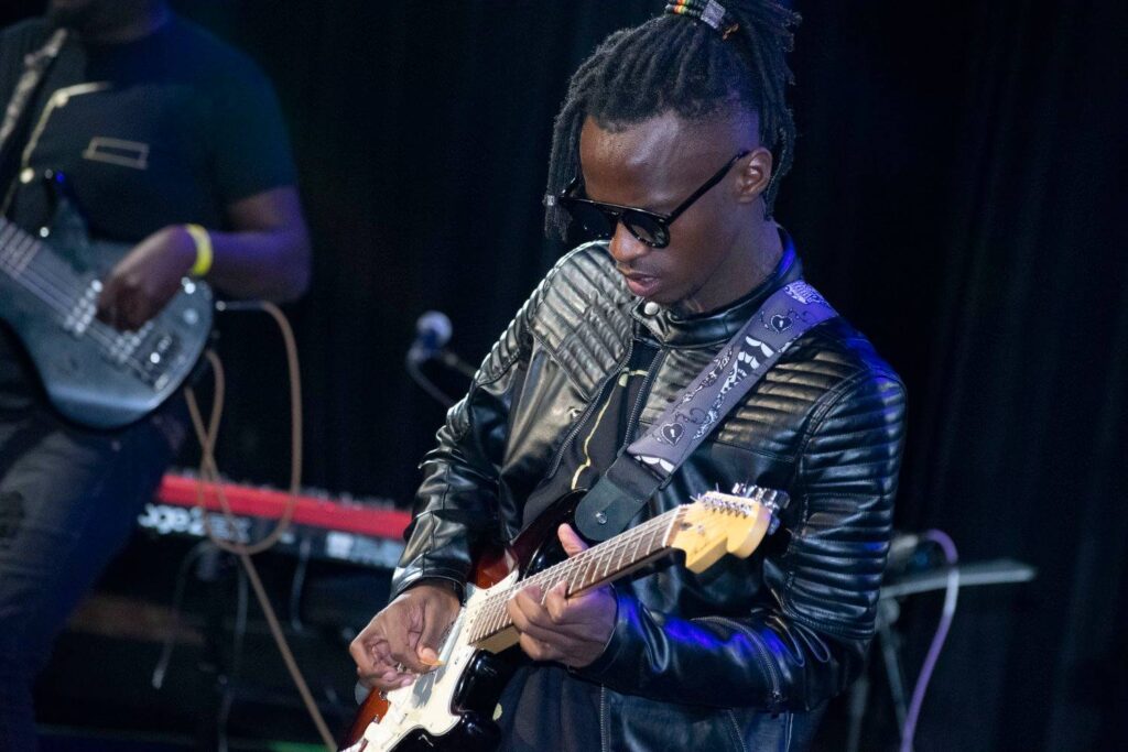 Meet Khanye, the guitarist from Orange Farm with impeccable timing!, EntertainmentSA News South Africa