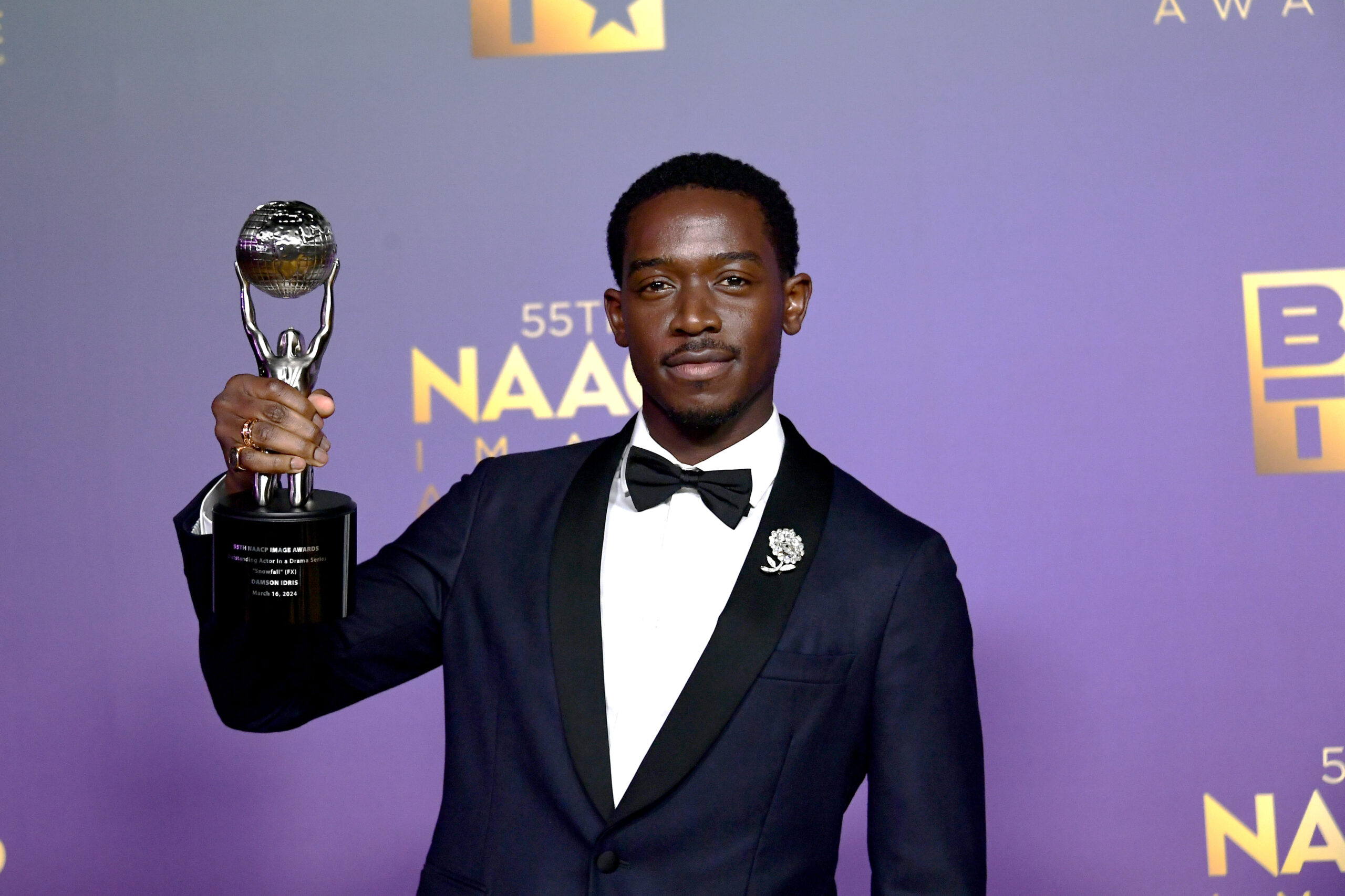 Damson Idris honors his mother and shouts out Denzel Washington